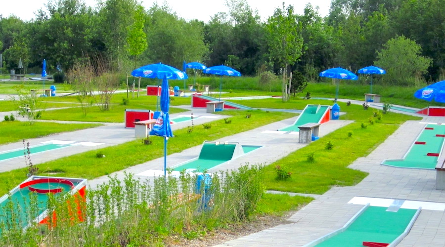 Das Minigolf Zentrum in Olching hat drei Minigolf Anlagen.